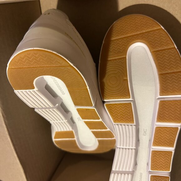 On Cloud Women's The Roger Centre Court Low Top Sneakers - Picture 8 of 14